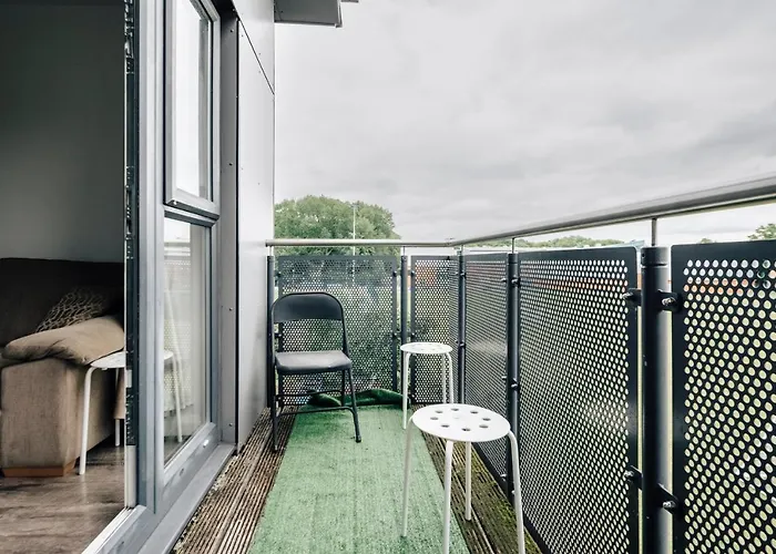 Lloyd St Apartment