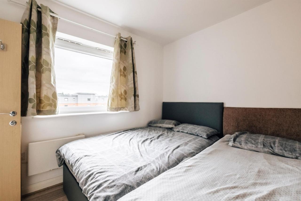 Lloyd St Apartment