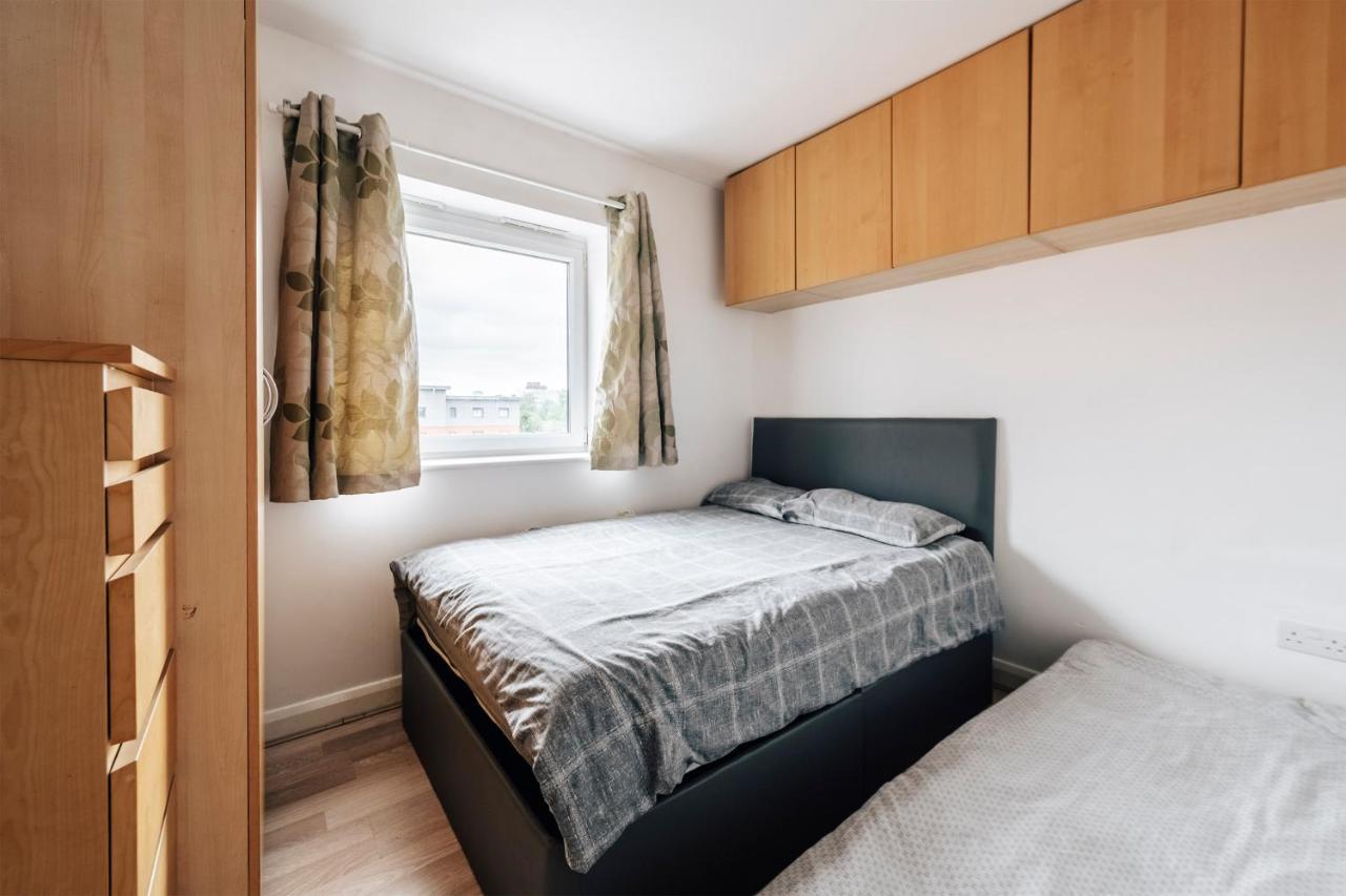 Lloyd St Apartment